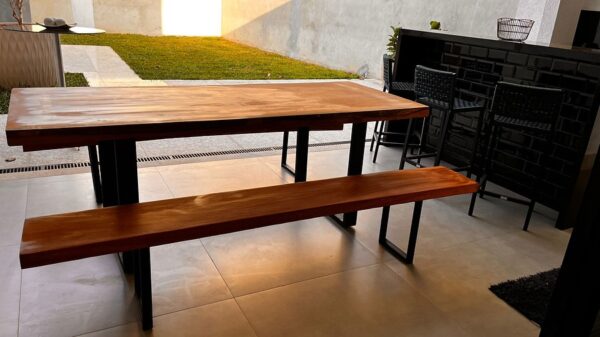 Mesa de Madeira Maciça 1