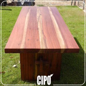 Mesa de Madeira Maciça 3